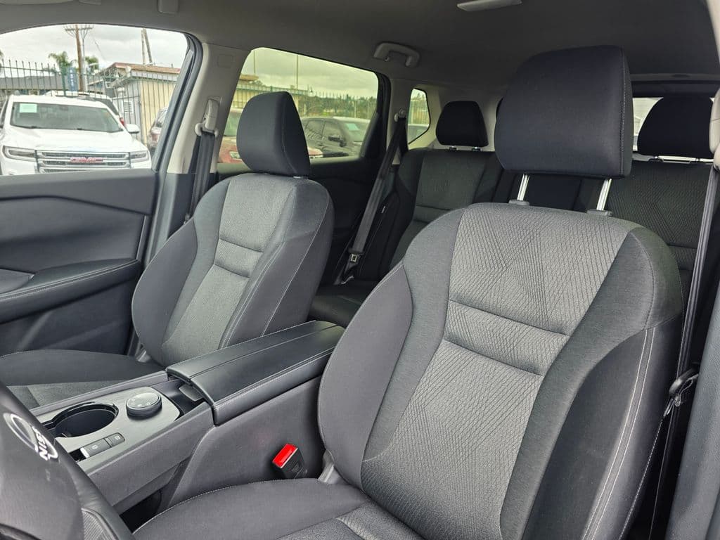 2025 Nissan Rogue SV - Photo 9