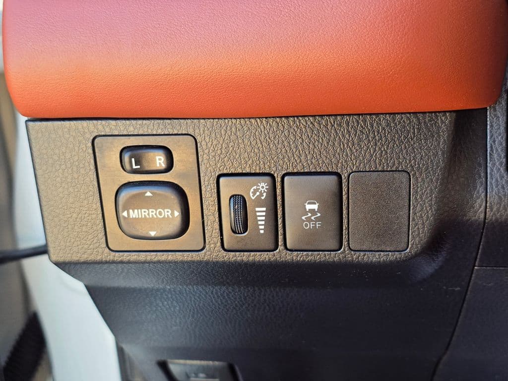 2015 Toyota RAV4 Limited - Photo 41