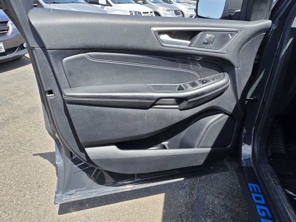 2021 Ford Edge Titanium - Photo 23