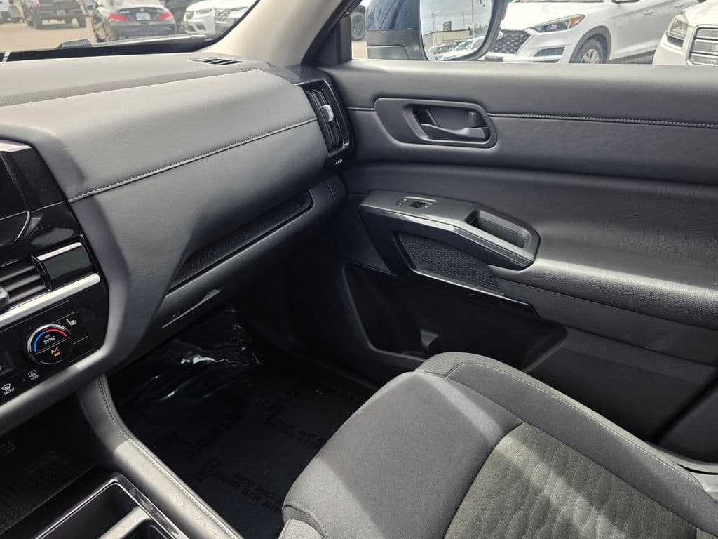 2025 Nissan Pathfinder SV - Photo 39