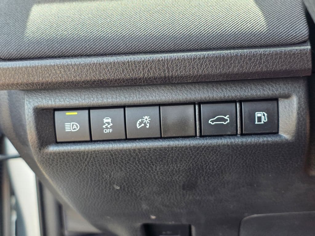 2025 Toyota Camry LE - Photo 40