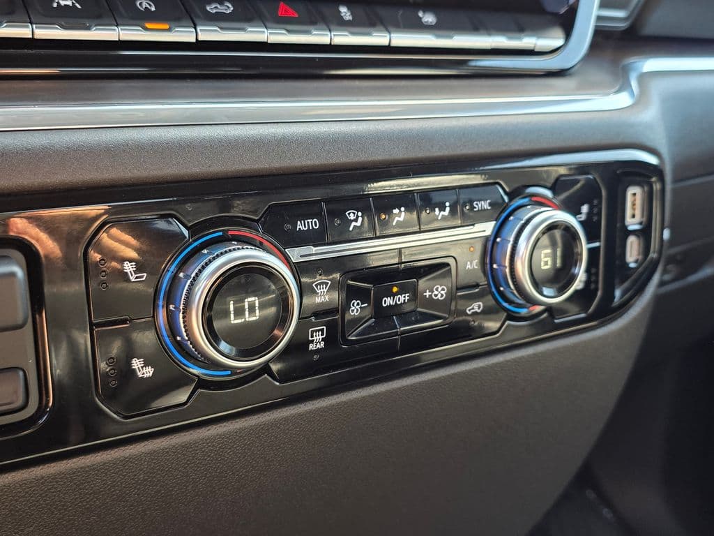 2025 GMC Sierra 1500 SLT - Photo 38