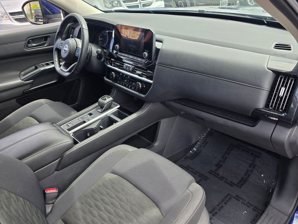 2025 Nissan Pathfinder SV - Photo 11