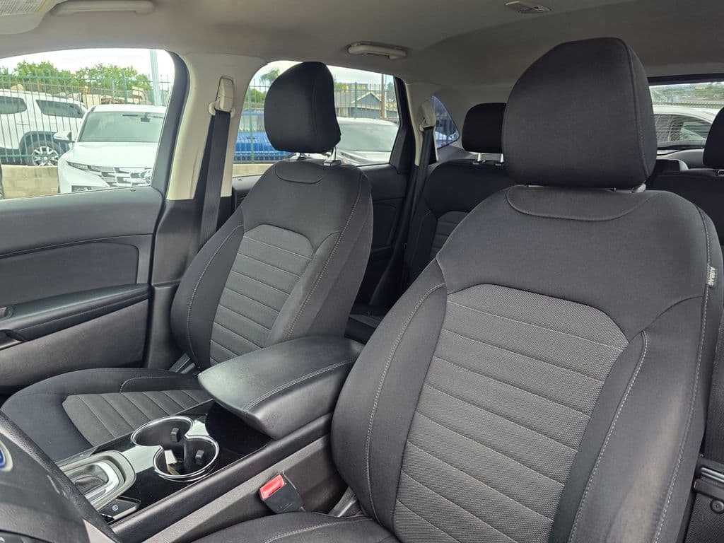 2018 Ford Edge SE - Photo 17