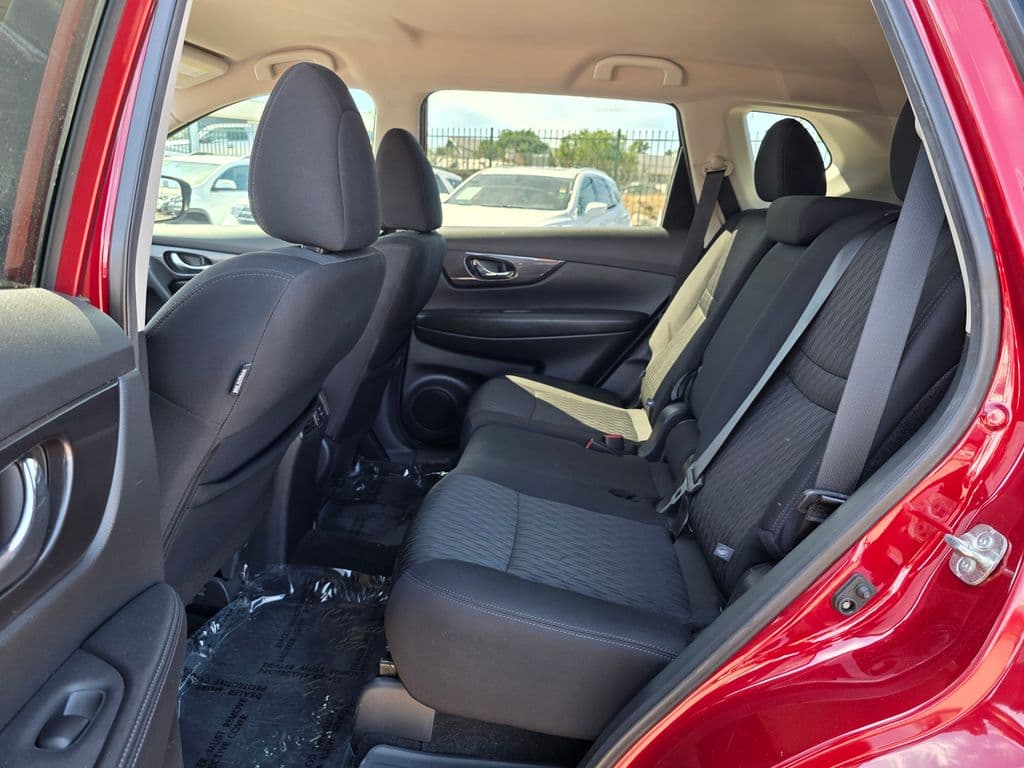 2019 Nissan Rogue SV - Photo 18
