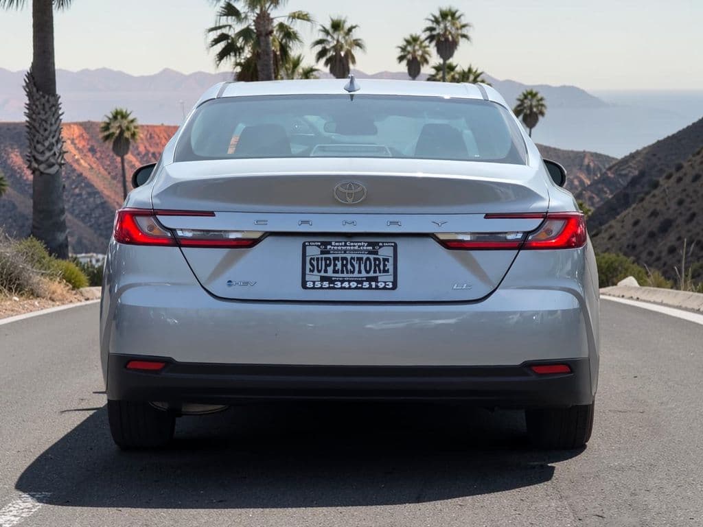 2025 Toyota Camry LE - Photo 7