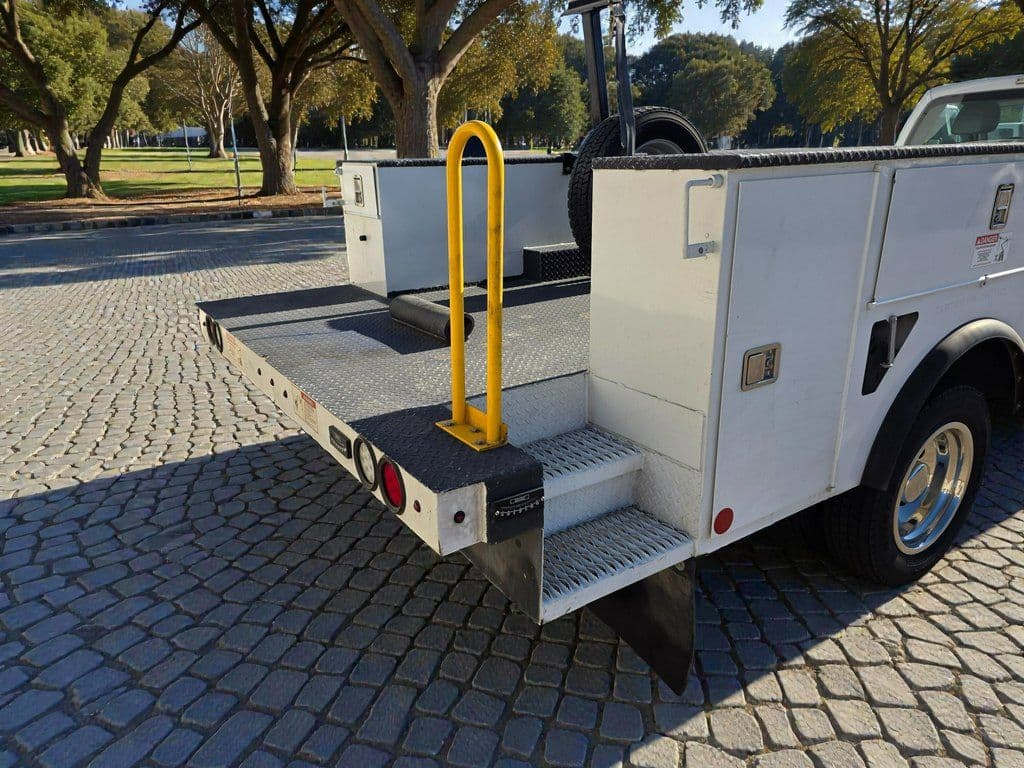 2012 Ford F-550SD XL - Photo 4