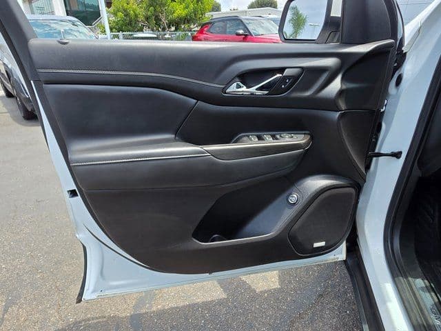 2023 GMC Acadia SLT - Photo 25
