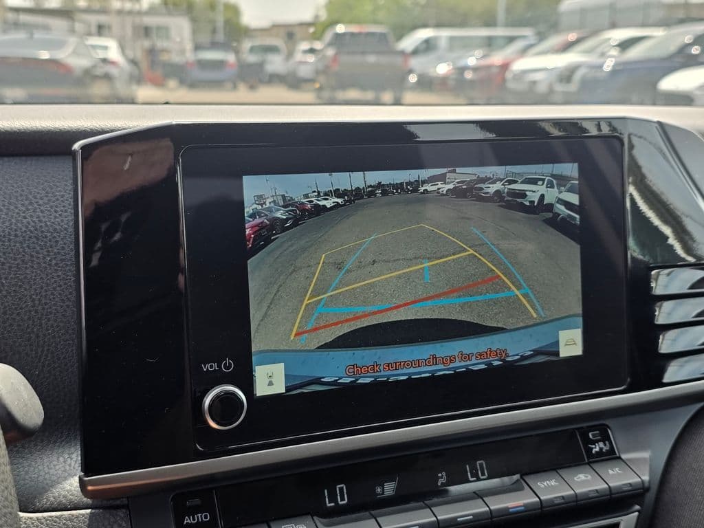2025 Toyota Camry LE - Photo 29