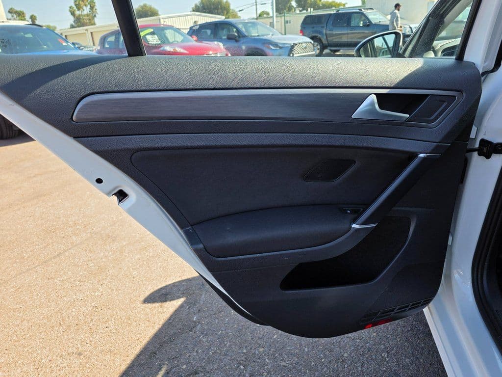 2019 Volkswagen Golf SportWagen S - Photo 18