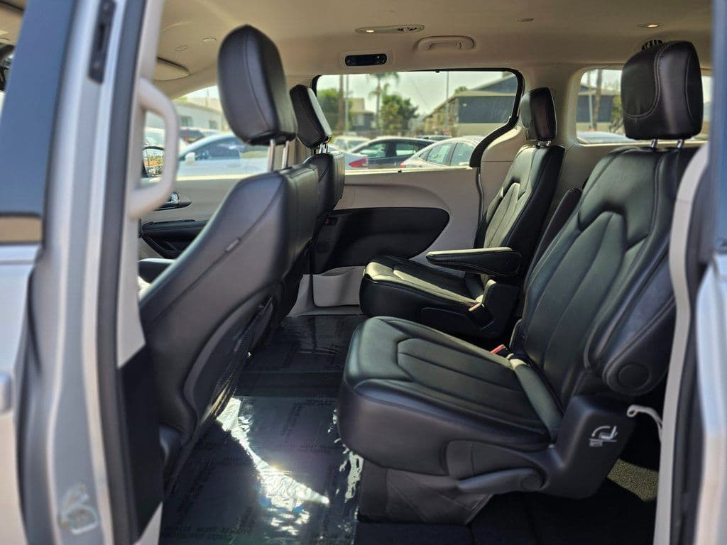 2024 Chrysler Pacifica Touring L - Photo 17