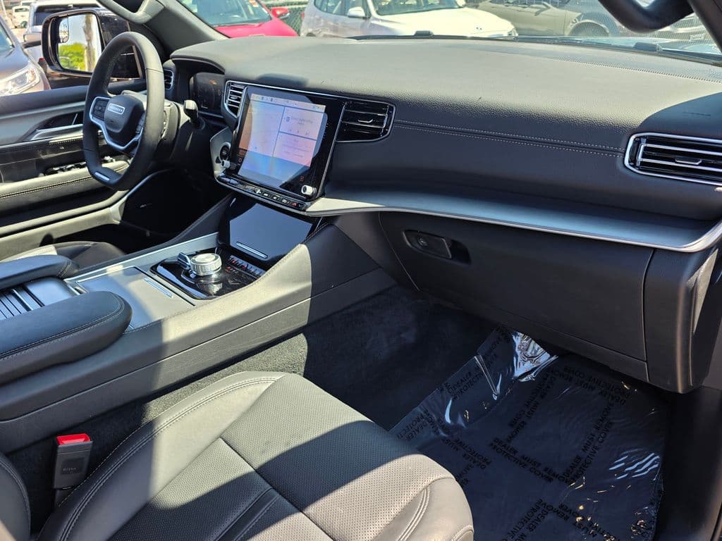 2025 Jeep Wagoneer Series II - Photo 11