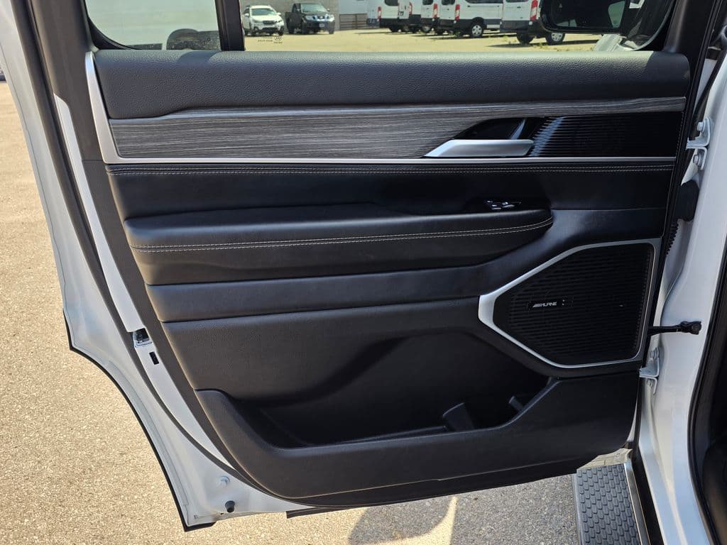 2024 Jeep Wagoneer Series II - Photo 23