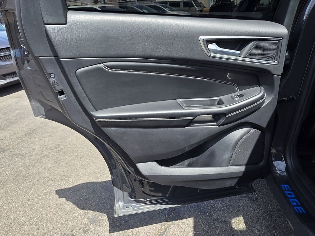2021 Ford Edge Titanium - Photo 22