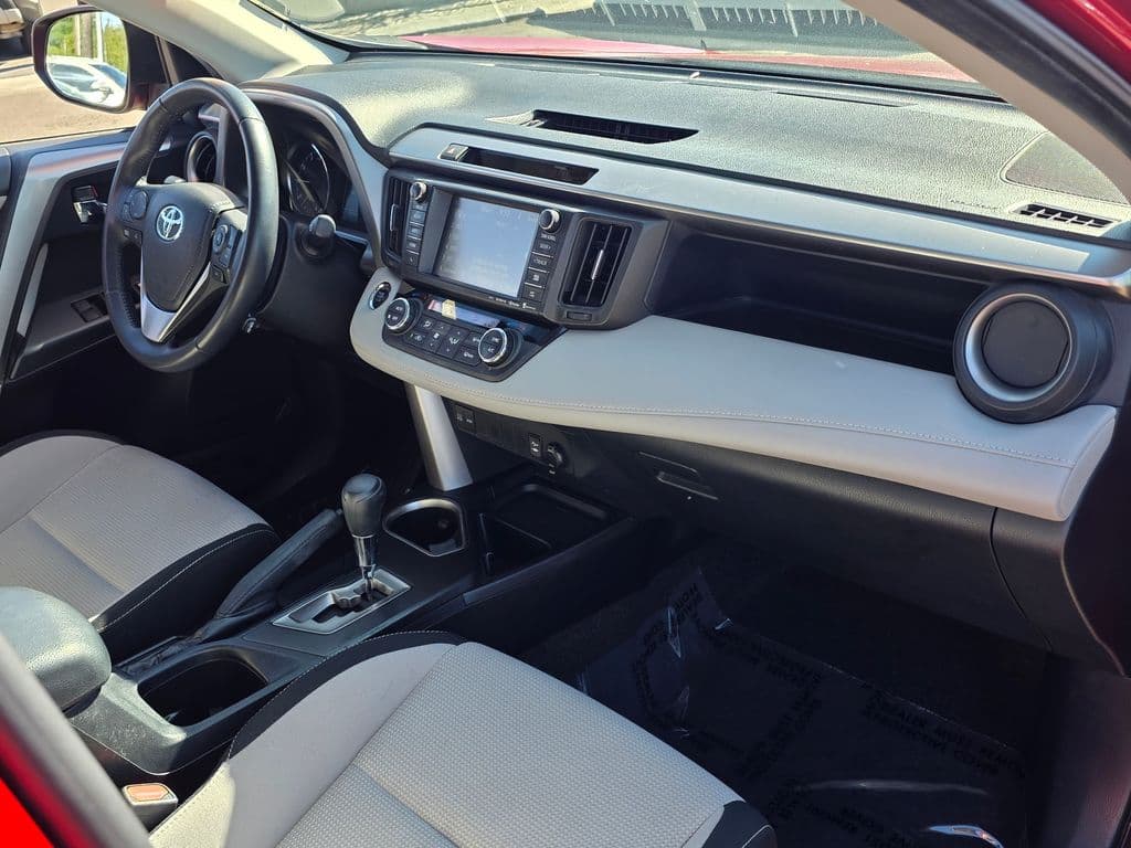 2016 Toyota RAV4 XLE - Photo 11