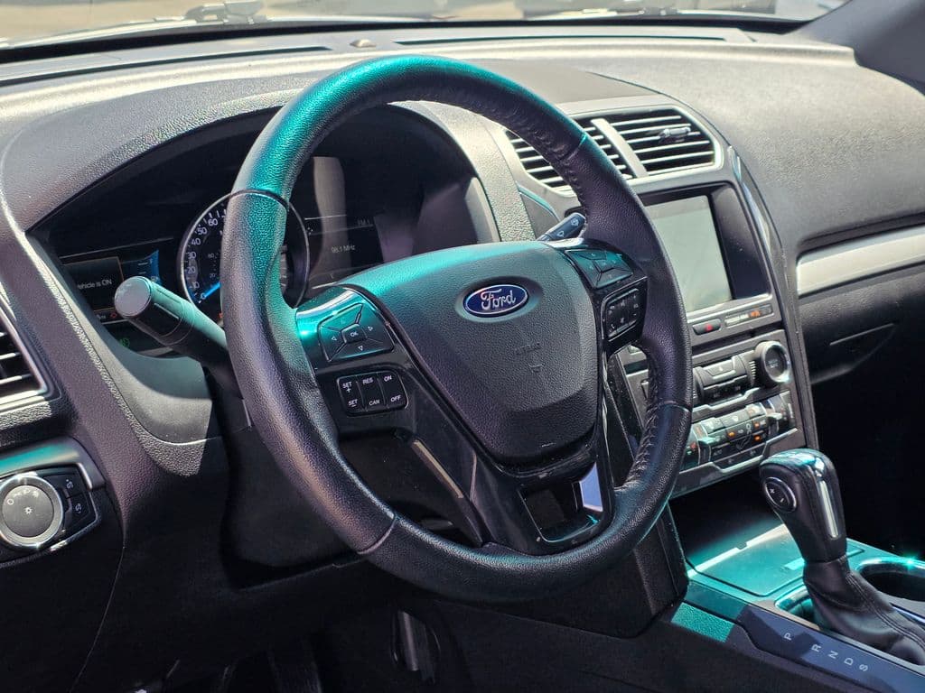2018 Ford Explorer XLT - Photo 18