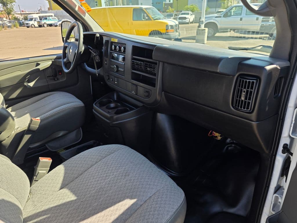 2015 Chevrolet Express 2500 Work Van - Photo 9