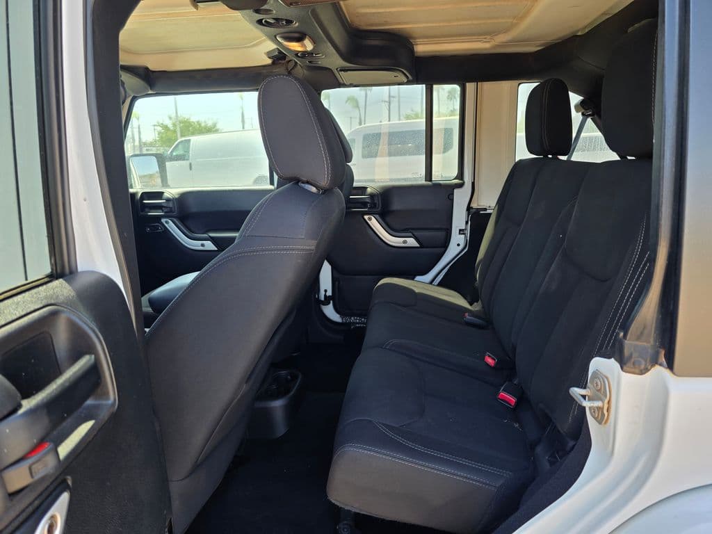 2016 Jeep Wrangler Unlimited Sahara - Photo 19
