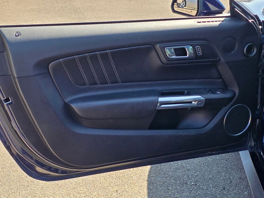 2018 Ford Mustang EcoBoost Premium - Photo 18