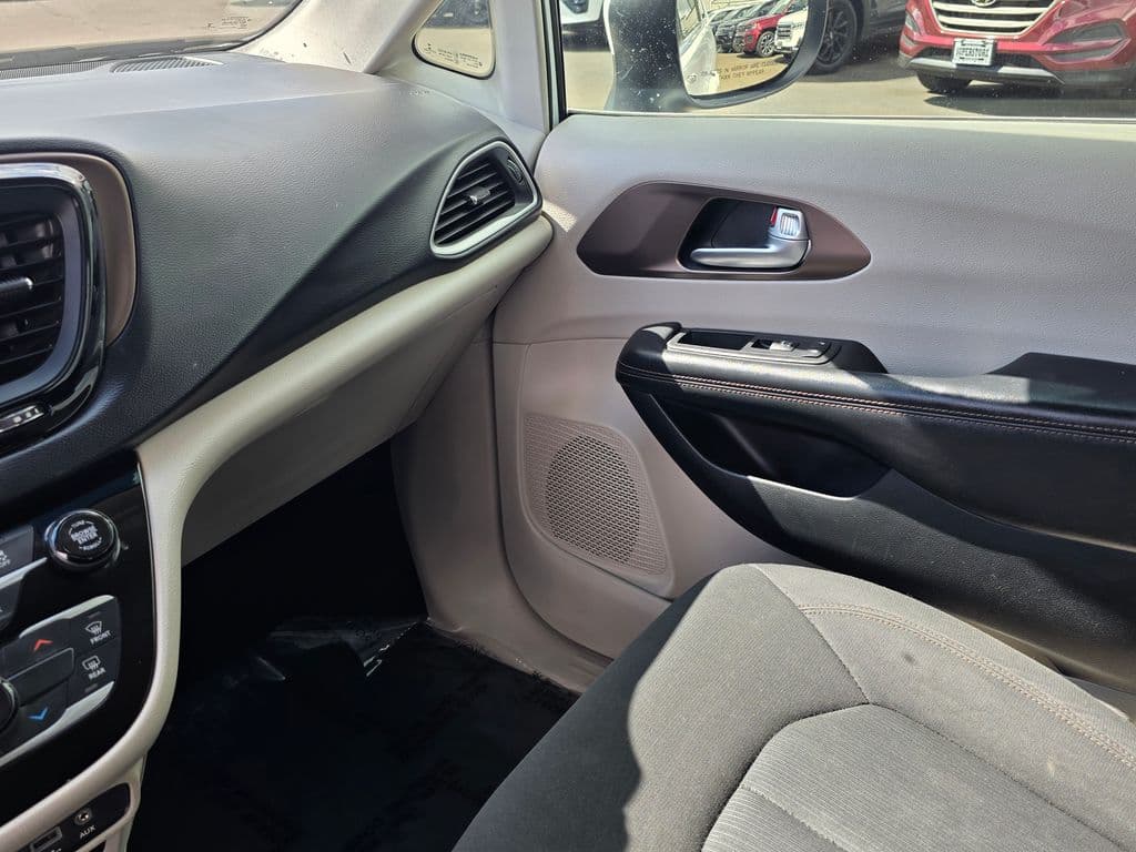 2017 Chrysler Pacifica LX - Photo 33