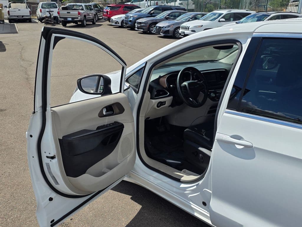 2017 Chrysler Pacifica LX - Photo 41