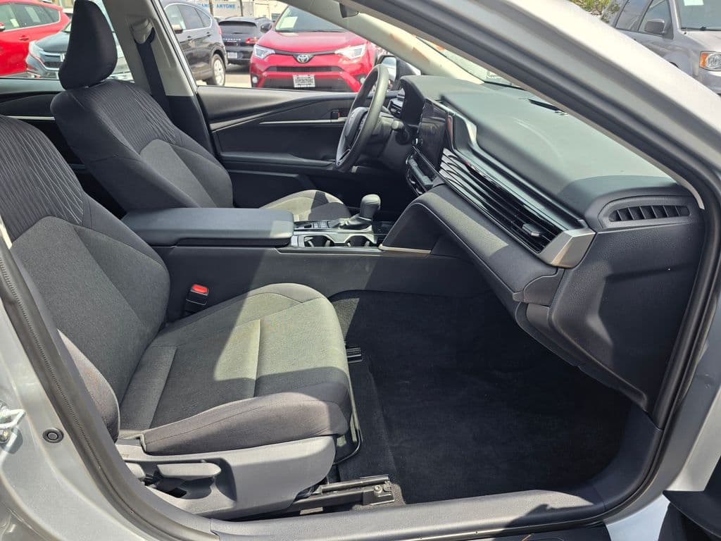 2025 Toyota Camry LE - Photo 12