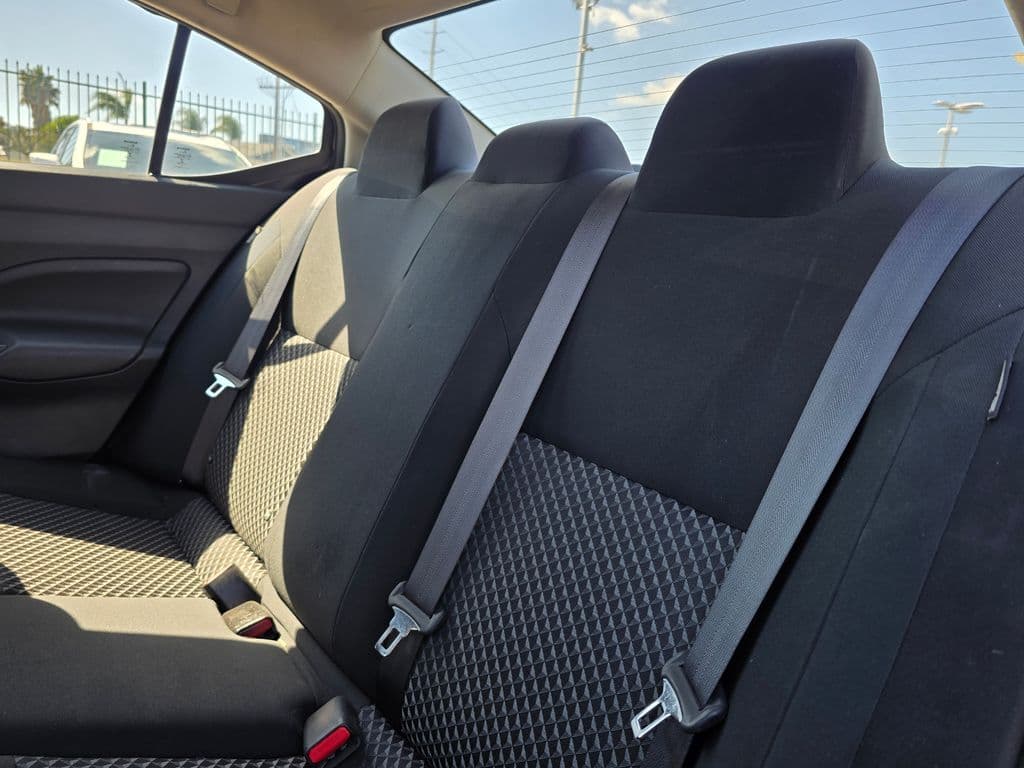 2021 Nissan Versa 1.6 S - Photo 17