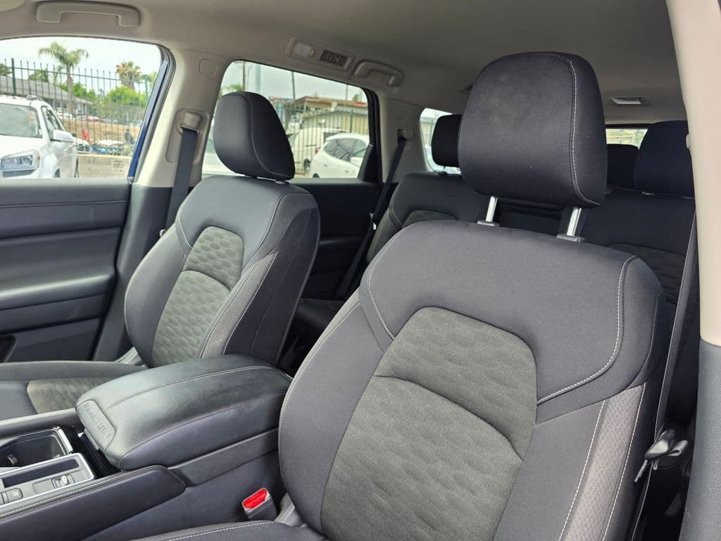 2025 Nissan Pathfinder SV - Photo 20