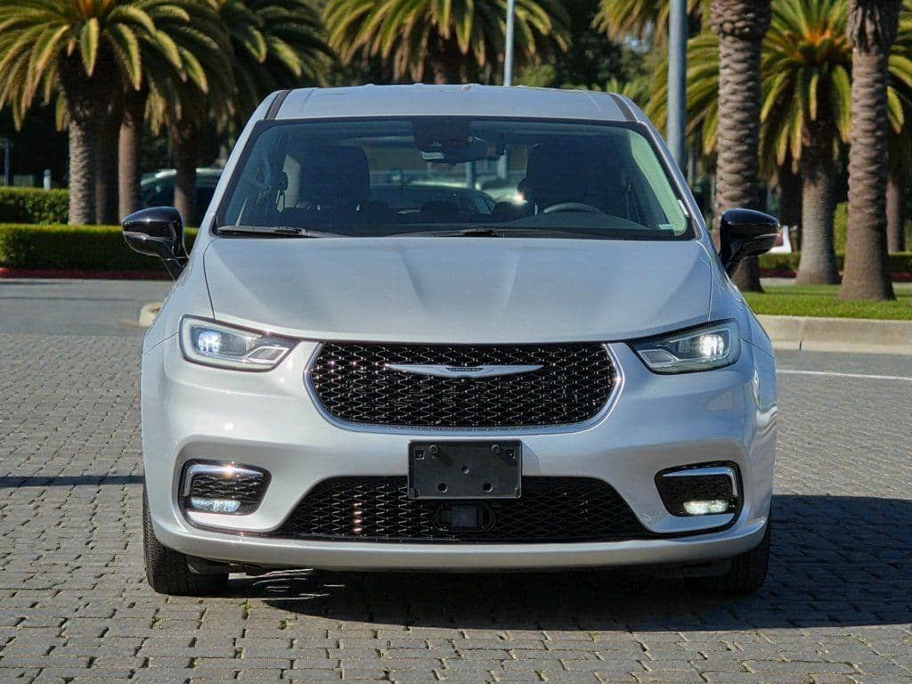 2024 Chrysler Pacifica Touring L - Photo 3