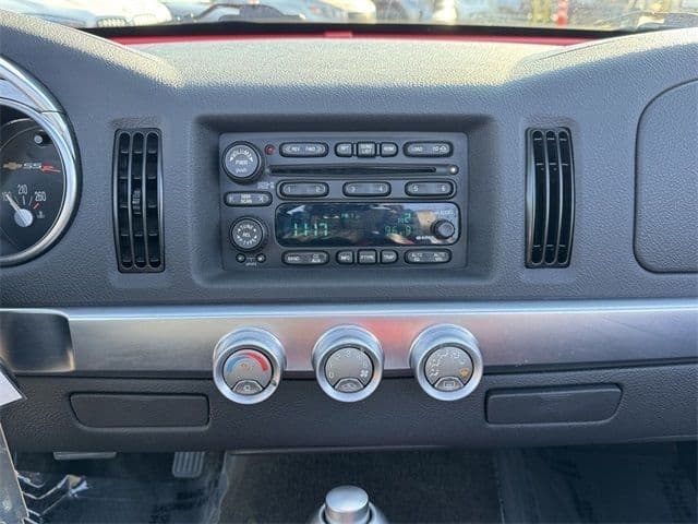 2003 Chevrolet SSR LS - Photo 34