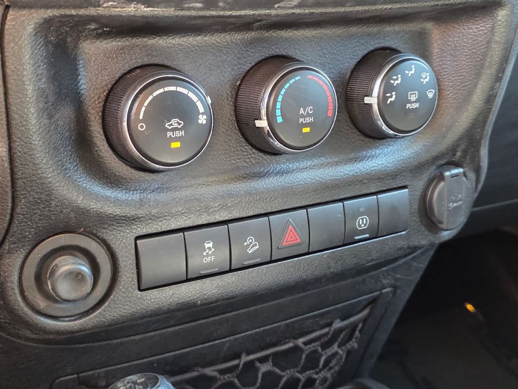 2016 Jeep Wrangler Unlimited Sahara - Photo 32