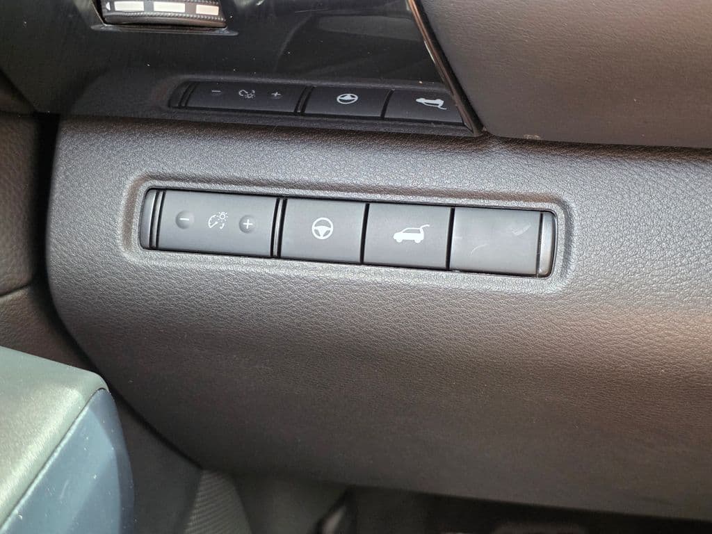 2025 Nissan Pathfinder SV - Photo 45