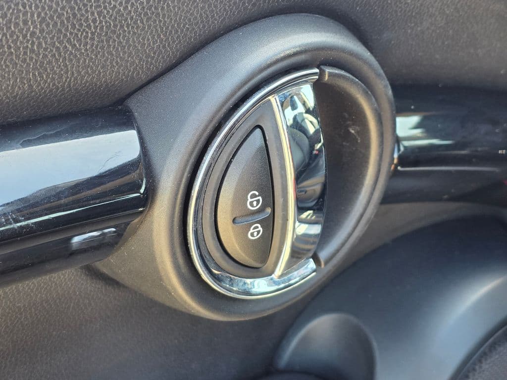 2016 MINI Cooper Base - Photo 23
