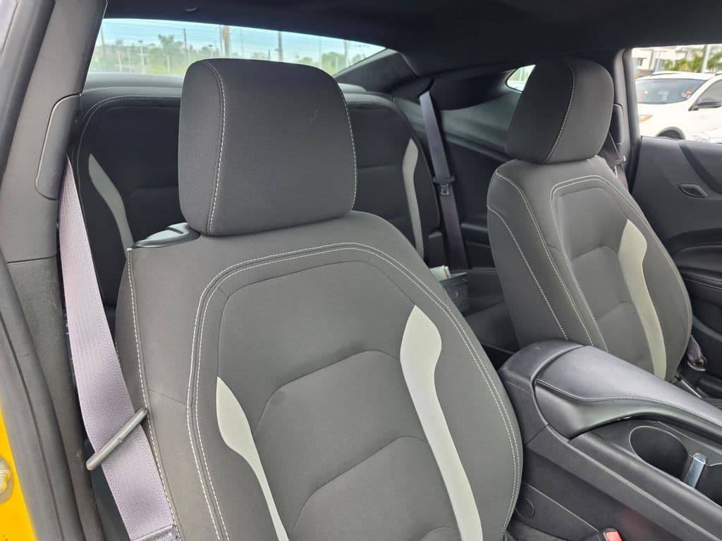 2017 Chevrolet Camaro 1LT - Photo 11