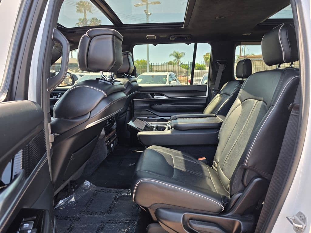 2024 Jeep Grand Wagoneer L Series II - Photo 24