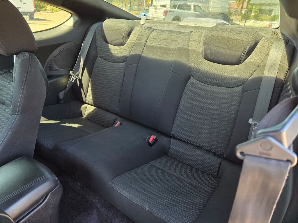 2013 Hyundai Genesis Coupe 2.0T - Photo 18