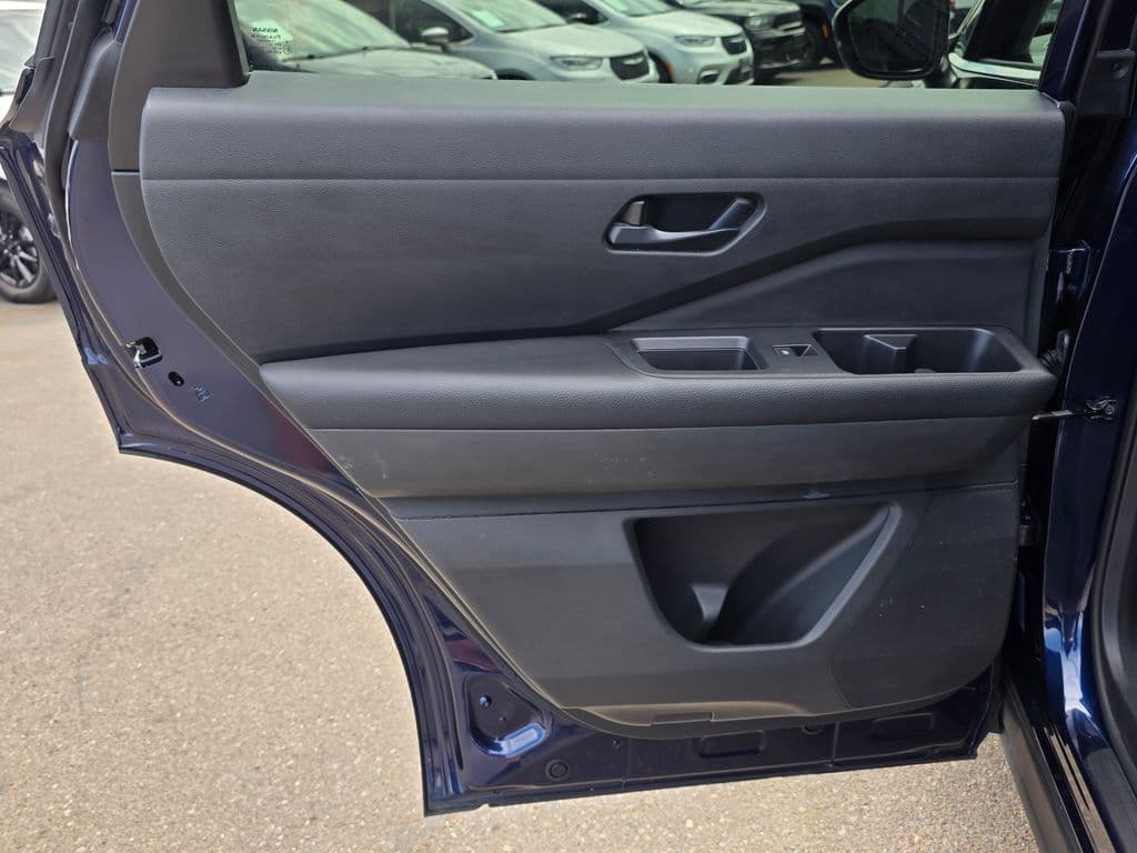 2025 Nissan Pathfinder SV - Photo 26