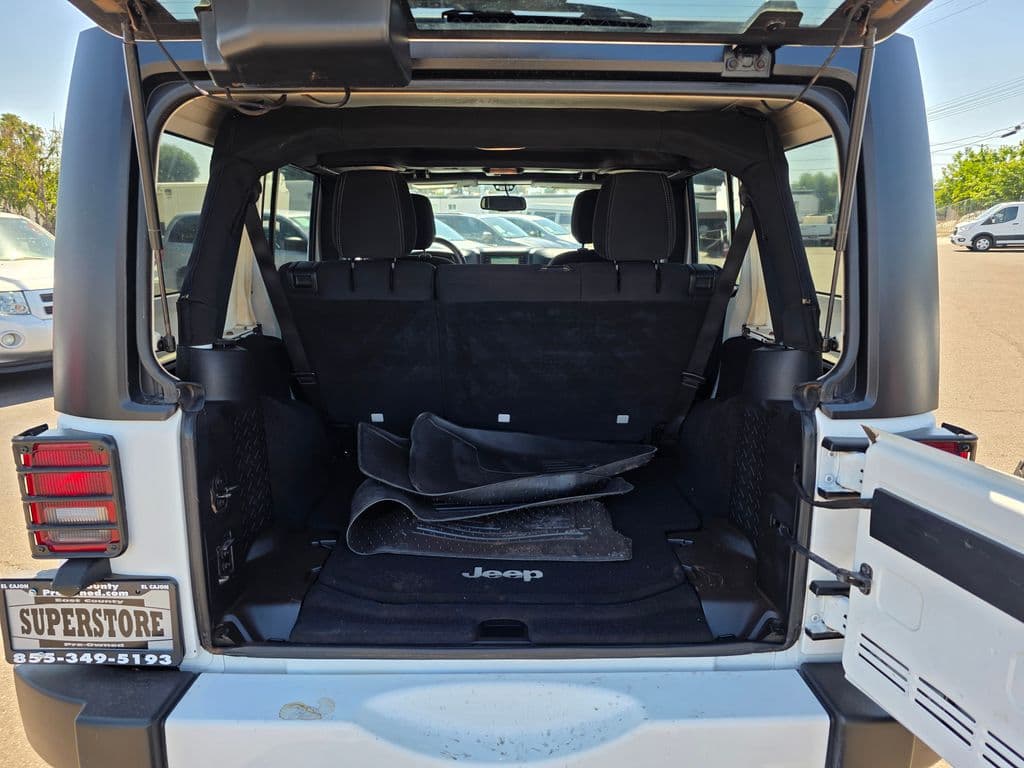 2016 Jeep Wrangler Unlimited Sahara - Photo 16