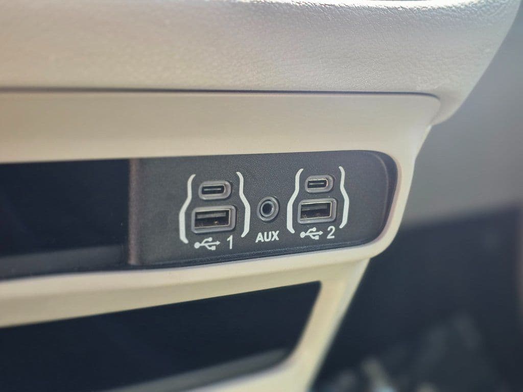 2024 Chrysler Pacifica Touring L - Photo 33