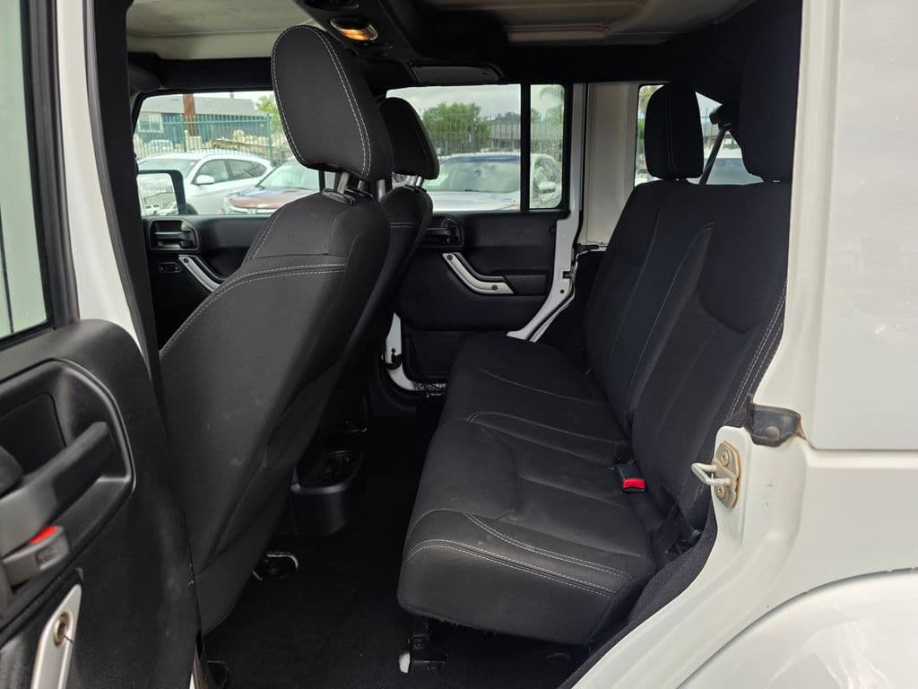2016 Jeep Wrangler Unlimited Sahara - Photo 19