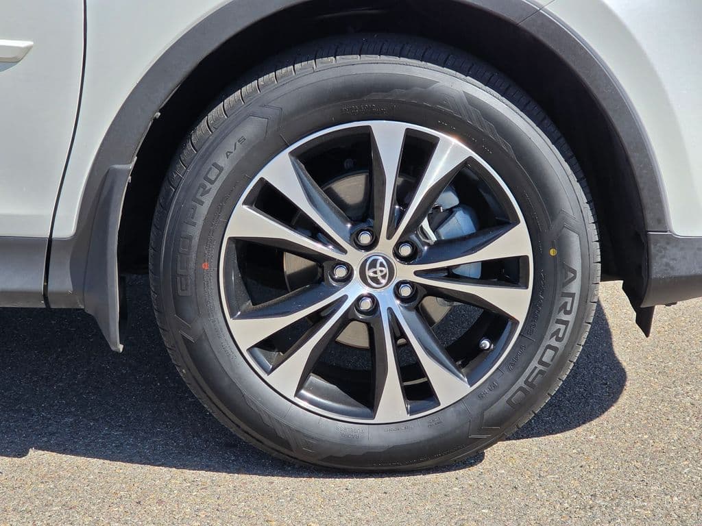 2015 Toyota RAV4 Limited - Photo 10