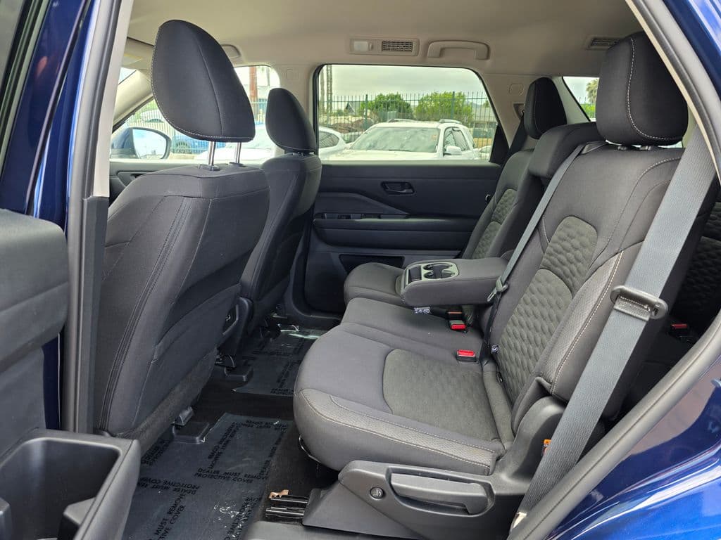 2025 Nissan Pathfinder SV - Photo 22