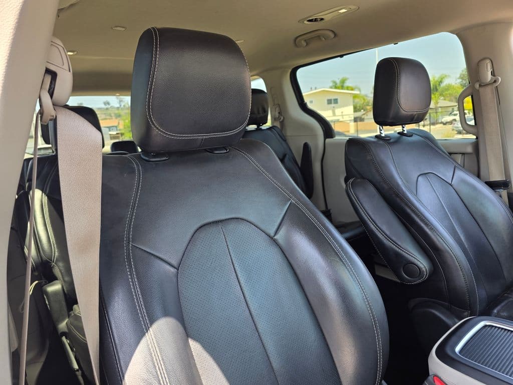 2022 Chrysler Pacifica Touring L - Photo 11