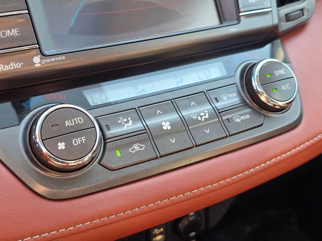2015 Toyota RAV4 Limited - Photo 31