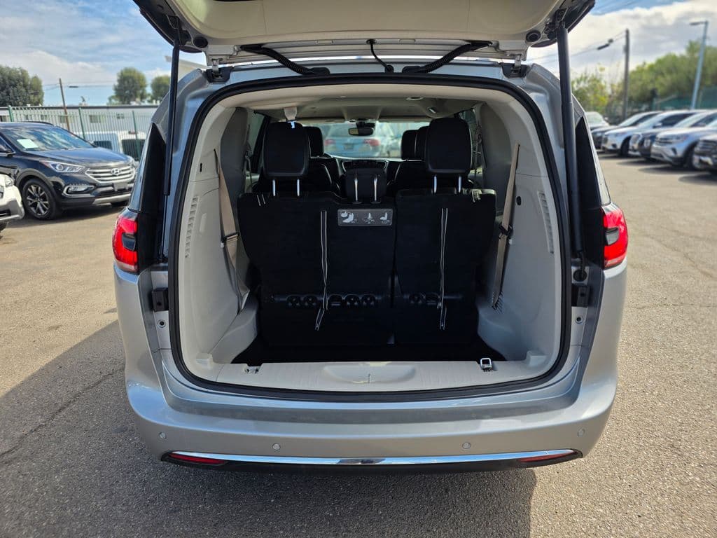 2021 Chrysler Pacifica Touring L - Photo 13