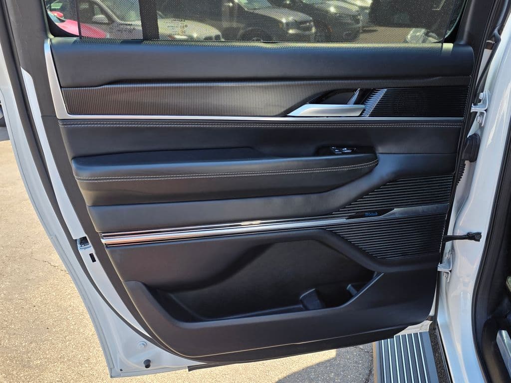 2024 Jeep Grand Wagoneer L Series II - Photo 28