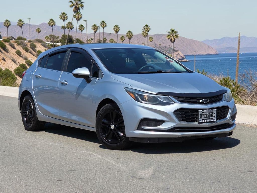 2018 Chevrolet Cruze LT - Photo 2