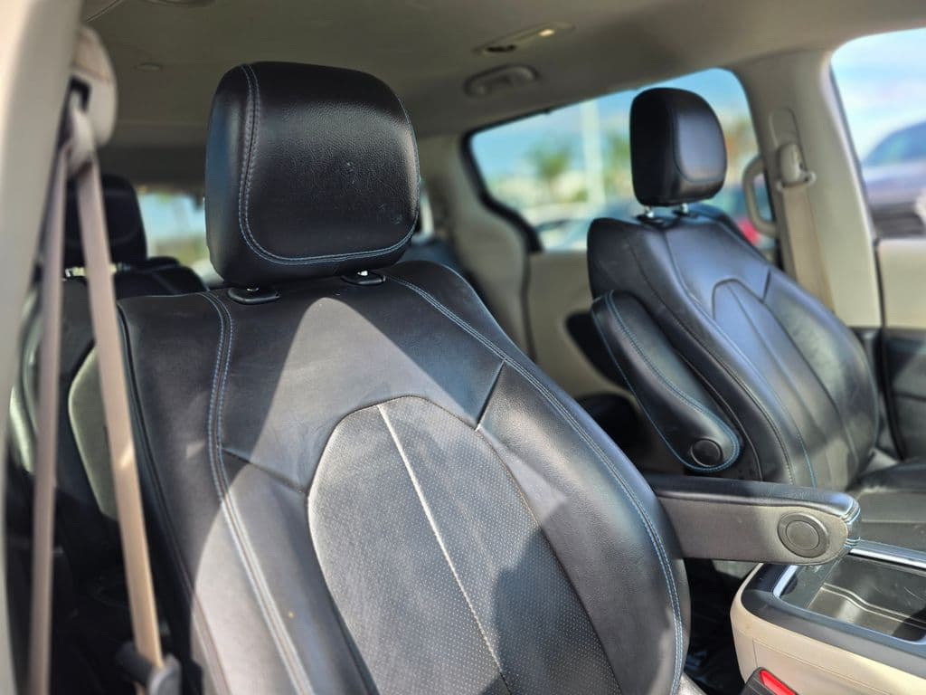 2021 Chrysler Pacifica Touring L - Photo 11