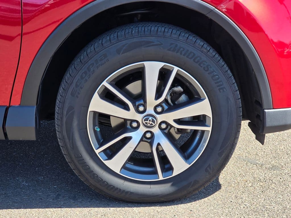 2016 Toyota RAV4 XLE - Photo 10