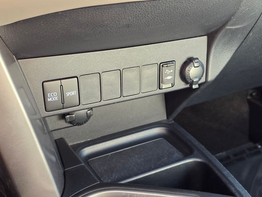2016 Toyota RAV4 XLE - Photo 34